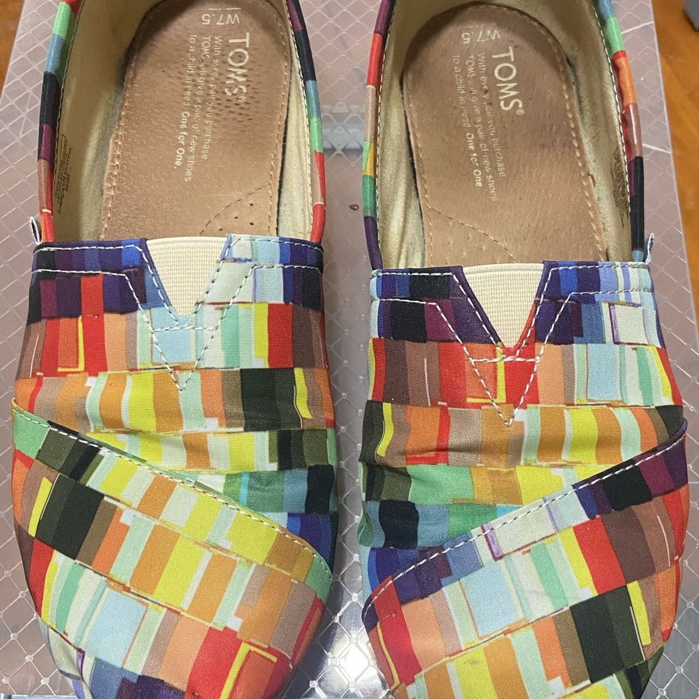 Multi colored Toms